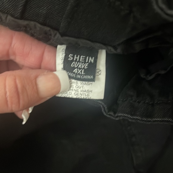 SHEIN Sexy Plus Paperbag Waist Roll Hem shorts - Picture 3 of 6